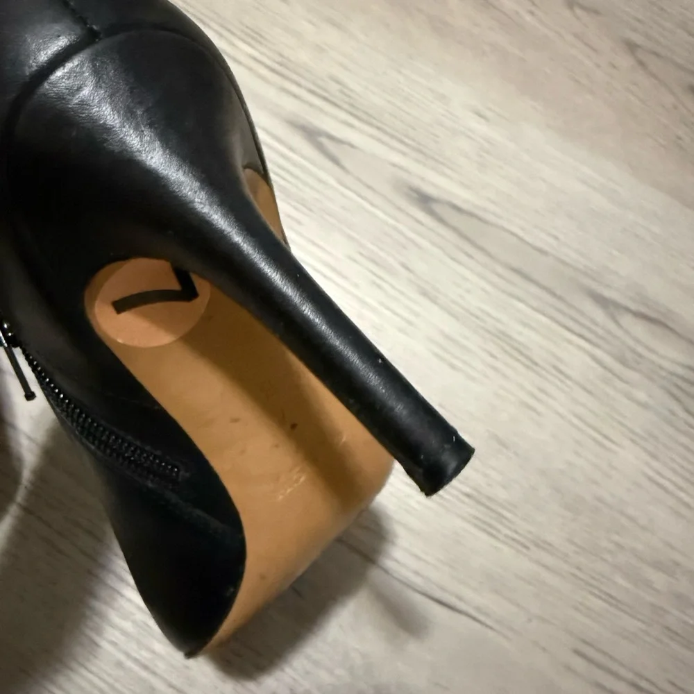 Coach Black Leather Ankle Booties Womens Size 7 Side Zip Heel Classic Pumps